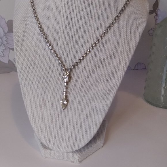 Add a touch of Vintage Glam! Clear Rhinestone, Silver ,Teardrop Necklace. - Picture 2 of 5